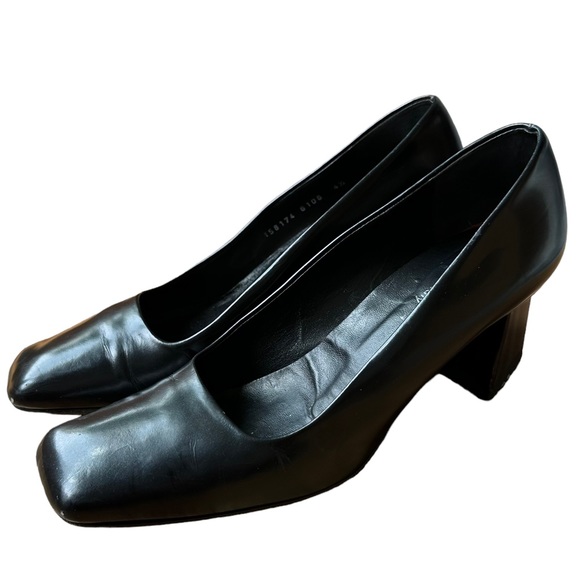 Gucci Back Leather Upper Blocks Heel Pumps  Size: 4.5 - Picture 14 of 14